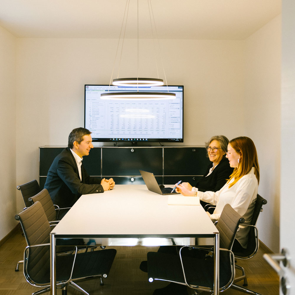 Besprechung in der Kanzlei BTH Baumeister-Tungl & Hundseder in Ergolding